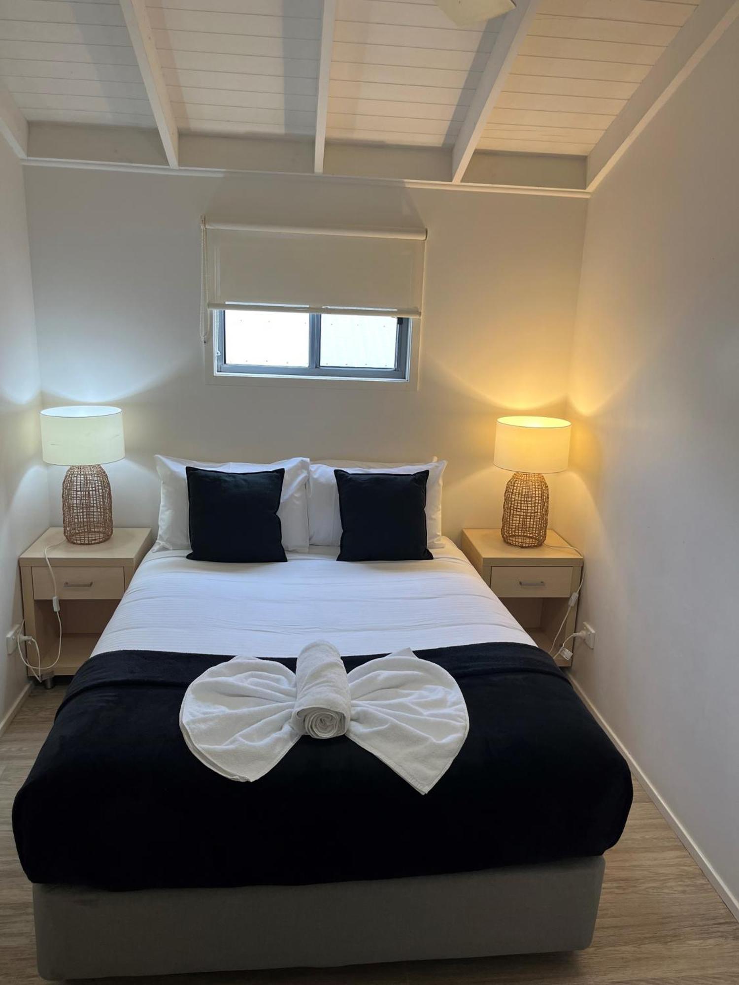 Blue Lagoon Beach Resort باتو باي المظهر الخارجي الصورة
