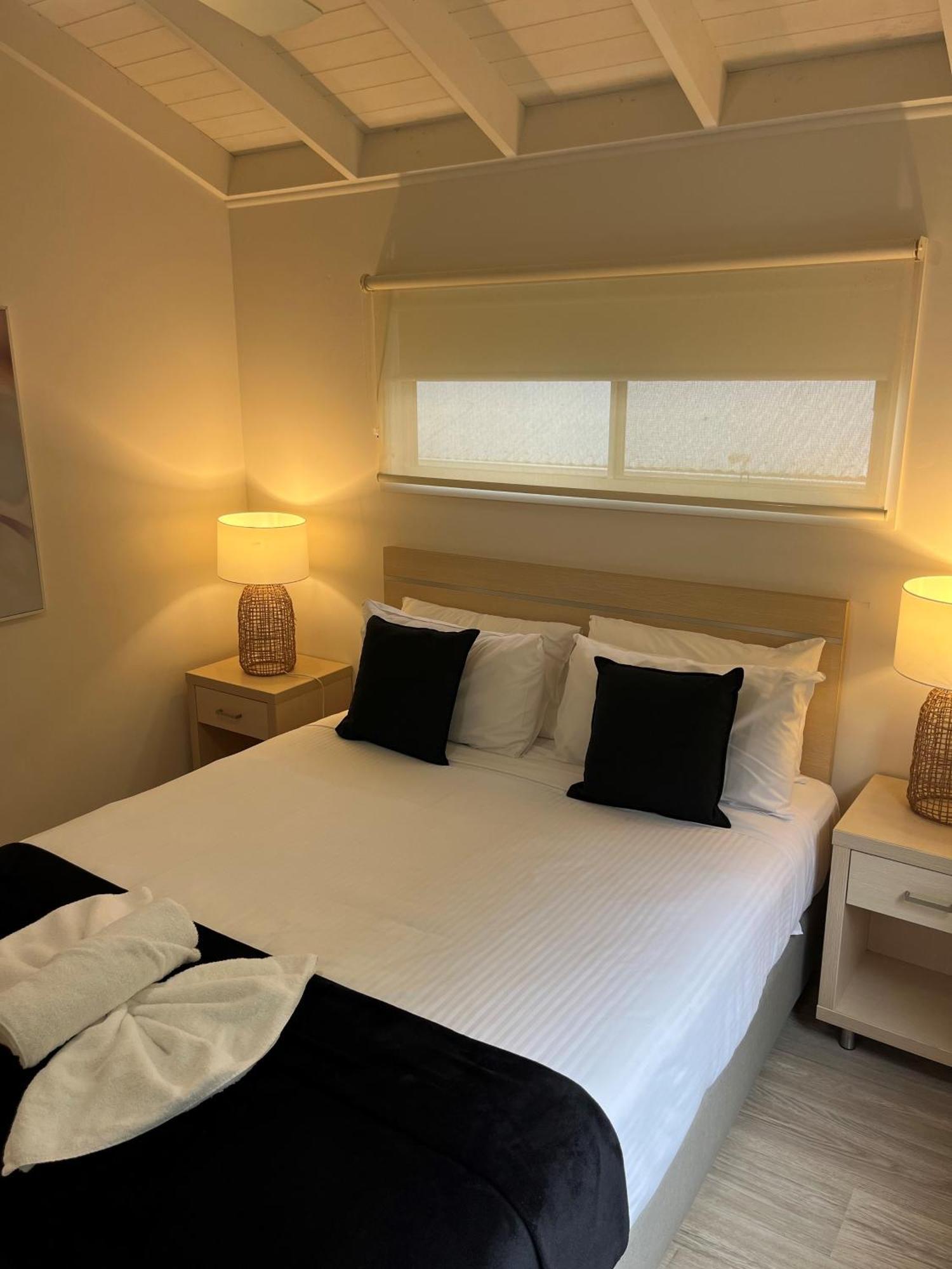 Blue Lagoon Beach Resort باتو باي المظهر الخارجي الصورة