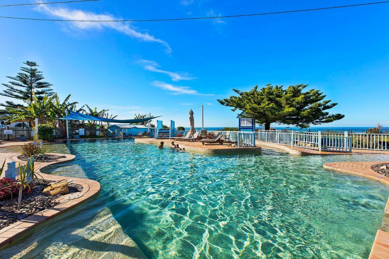 Blue Lagoon Beach Resort باتو باي المظهر الخارجي الصورة